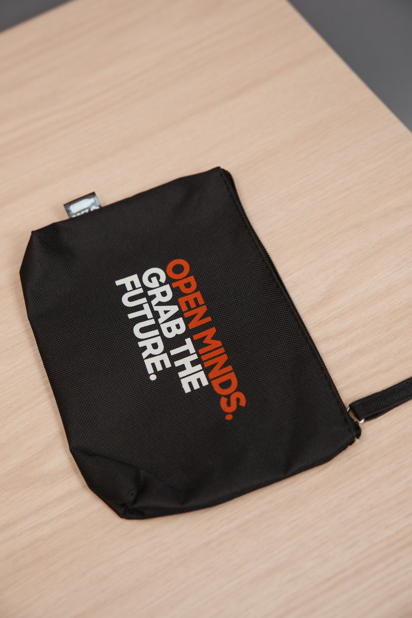 Necessaire preta ISEG