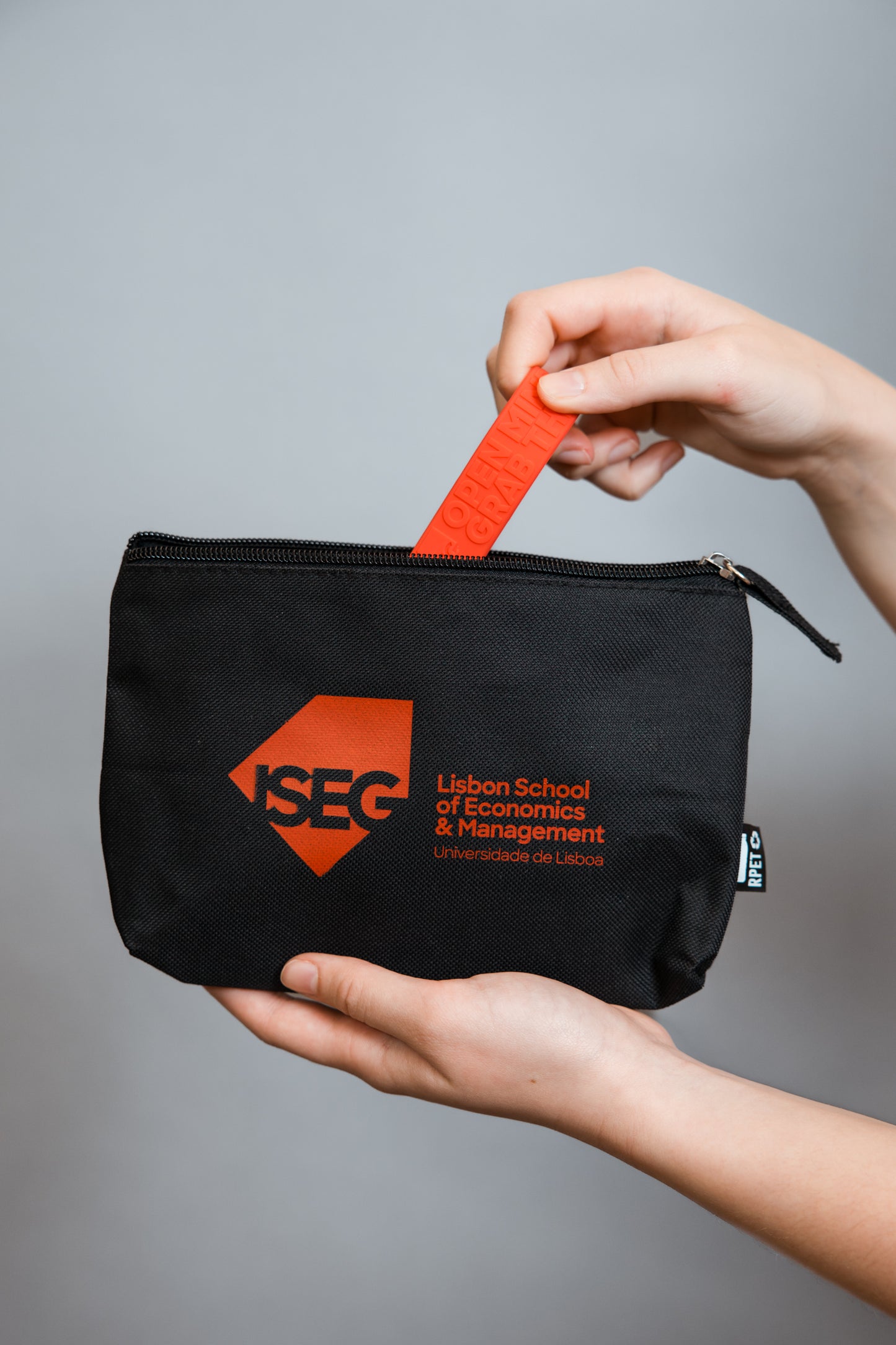 Necessaire preta ISEG