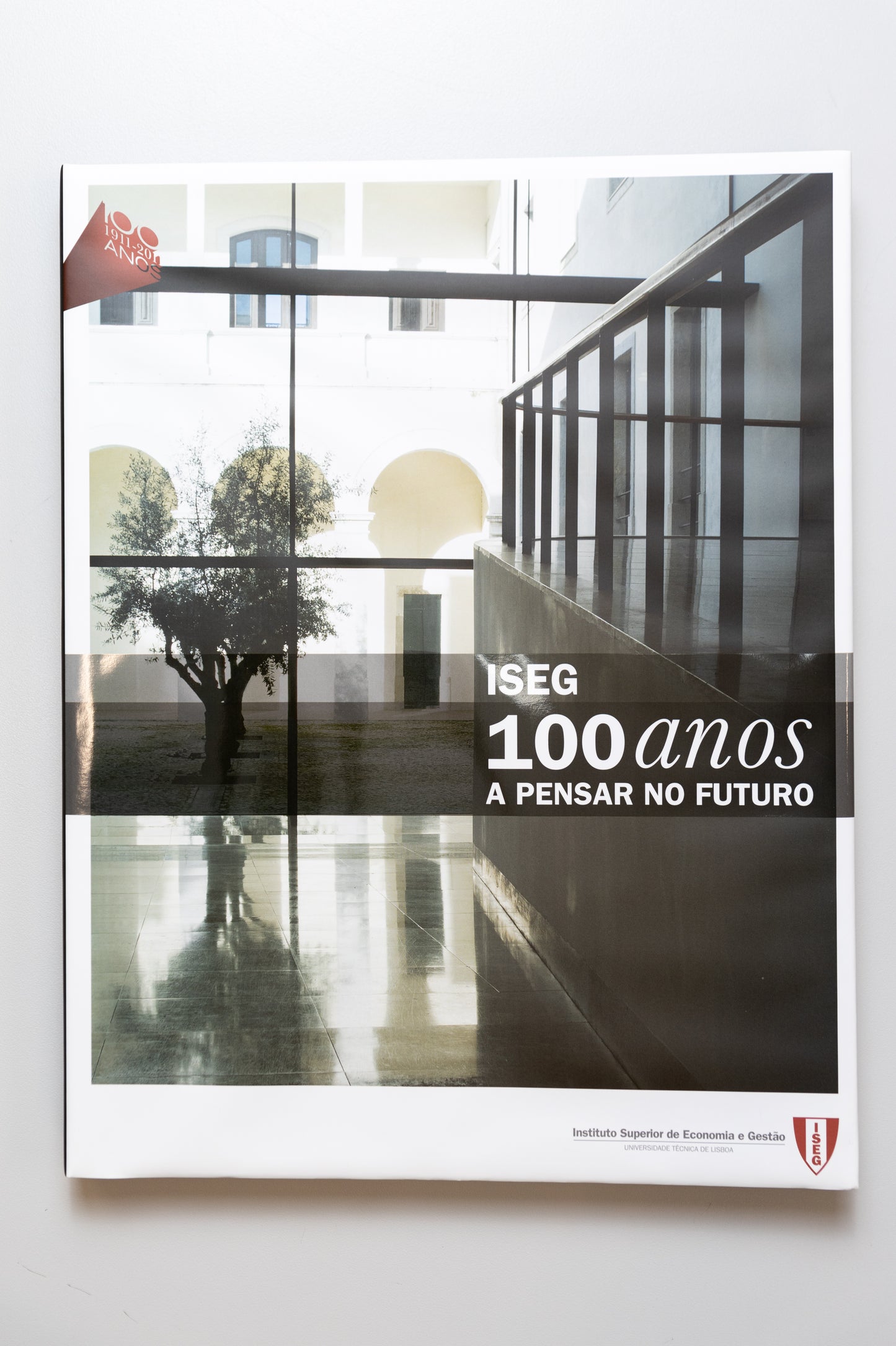 Livro "ISEG. 100 Anos a Pensar no Futuro"