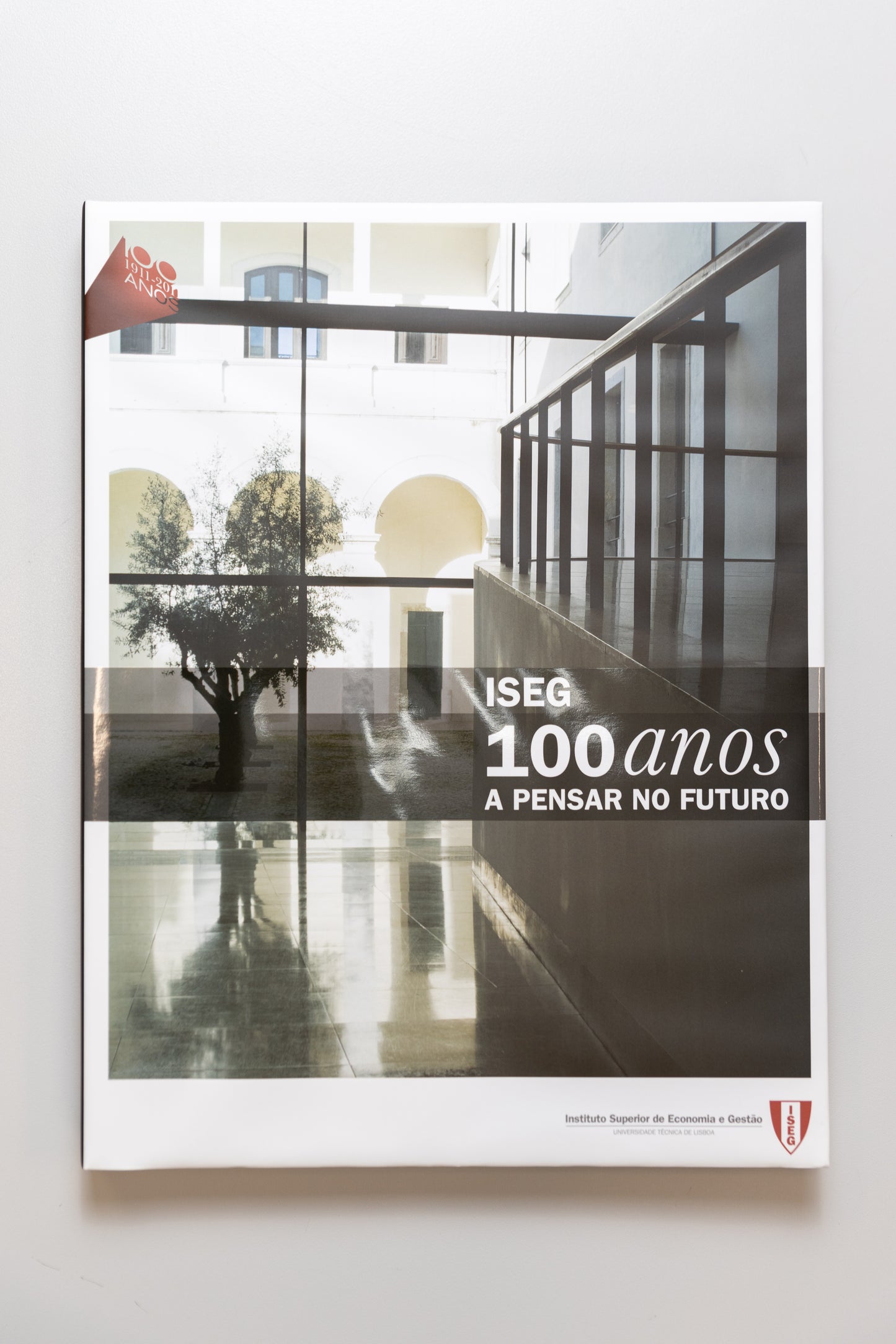 Livro "ISEG. 100 Anos a Pensar no Futuro"