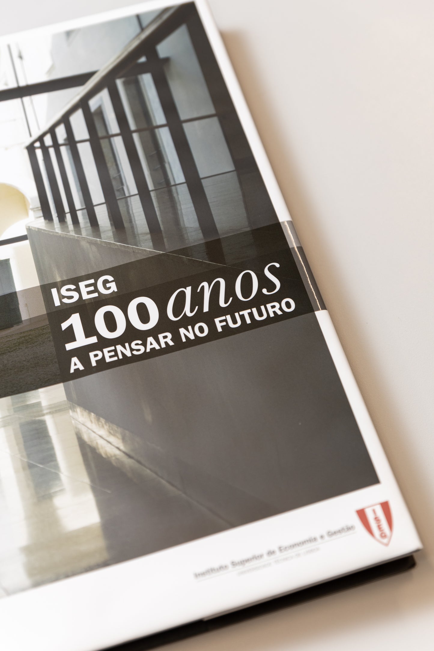 Livro "ISEG. 100 Anos a Pensar no Futuro"